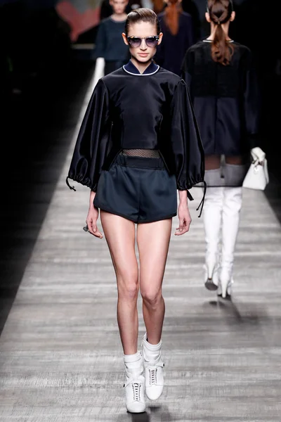 Look 14